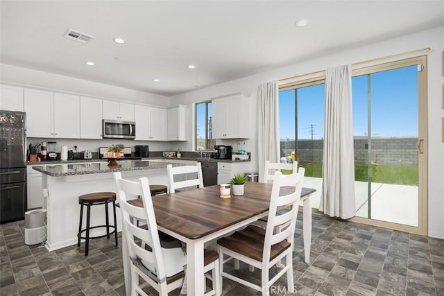 4872 Goldfinch St, Hemet, CA 92545 - dining space featuring recessed lighting