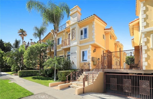 14535 Margate St Unit 12, Sherman Oaks, CA 91411 - view of building exterior with stairs