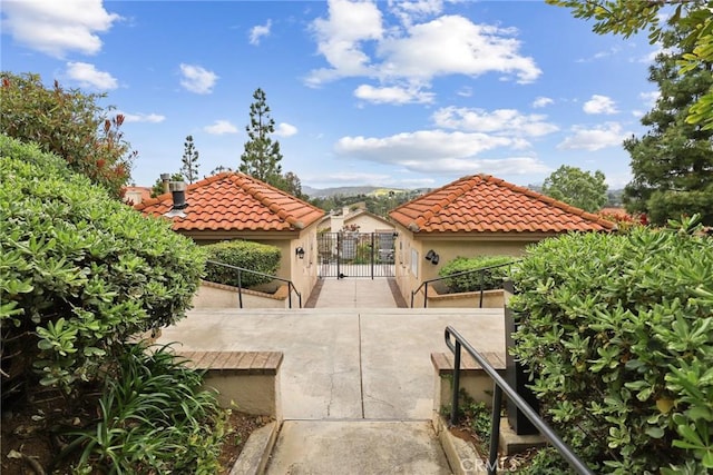 1092 Amberton Ln, Newbury Park, CA 91320 - view of community featuring a gate and fence