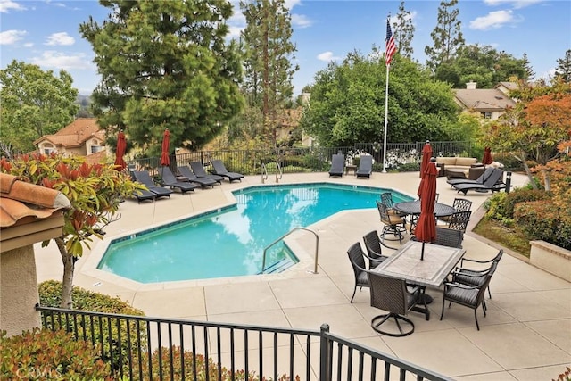 1092 Amberton Ln, Newbury Park, CA 91320 - community pool with a patio area and fence