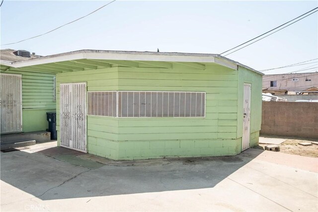 1257 E 76th Pl, Los Angeles, CA 90001 - view of outbuilding