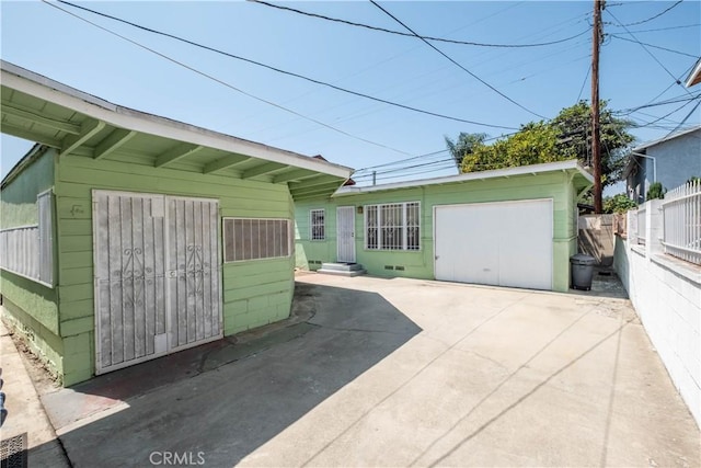1257 E 76th Pl, Los Angeles, CA 90001 - view of garage
