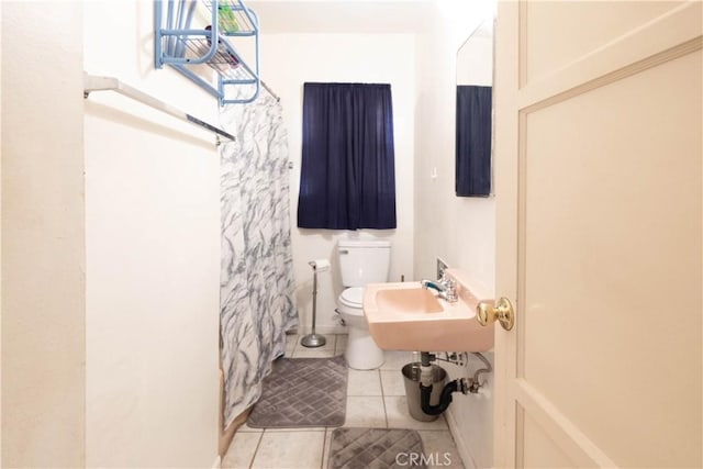 1257 E 76th Pl, Los Angeles, CA 90001 - full bath with tile patterned floors and a shower with curtain
