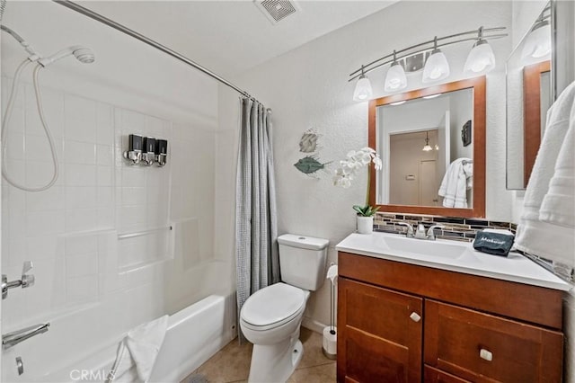 51565 Avenida Carranza Ln, Quinta, CA 92253 - full bathroom featuring shower / tub combo with curtain, toilet, vanity, tile patterned floors, and a textured wall