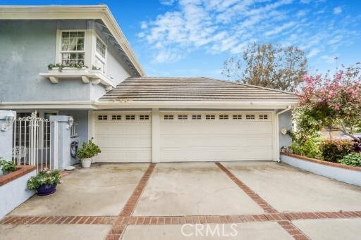 32182 Links Pointe, Laguna Niguel, CA 92677 - view of front of property featuring driveway, stucco siding, and an attached garage