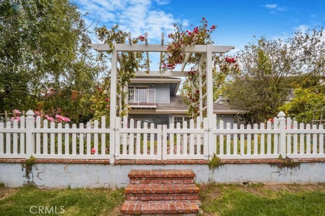 32182 Links Pointe, Laguna Niguel, CA 92677 - view of front of property featuring a fenced front yard and a balcony