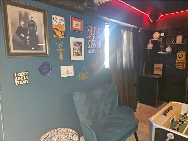 living area with carpet flooring