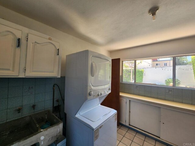 112 Barco, Ensenada Bc Mexico, CA 22870 - laundry area featuring laundry area, light tile patterned flooring, stacked washer / drying machine, and a textured ceiling