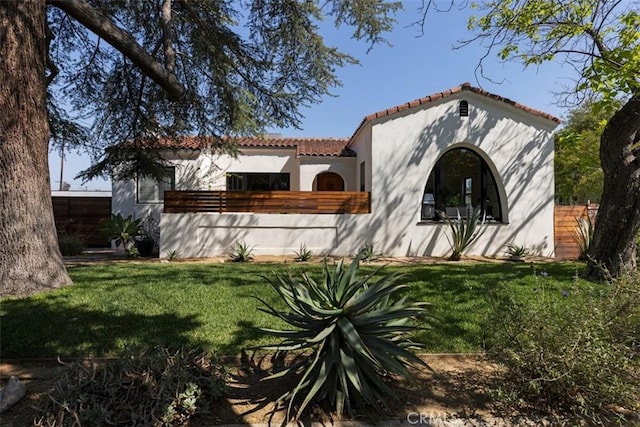 312 W Lutge Ave, Burbank, CA 91506 - view of front of property featuring stucco siding, a tiled roof, and a front lawn