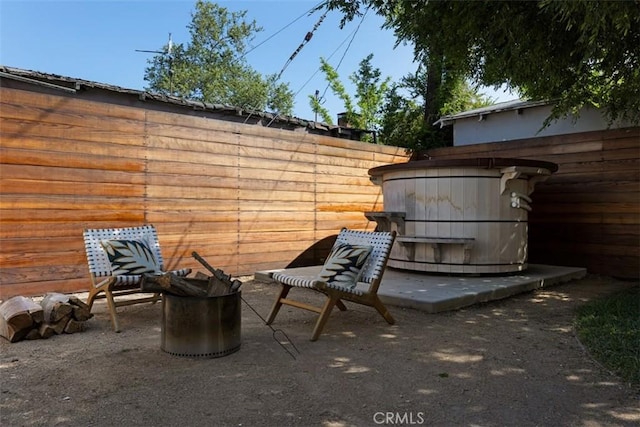 312 W Lutge Ave, Burbank, CA 91506 - view of patio with fence