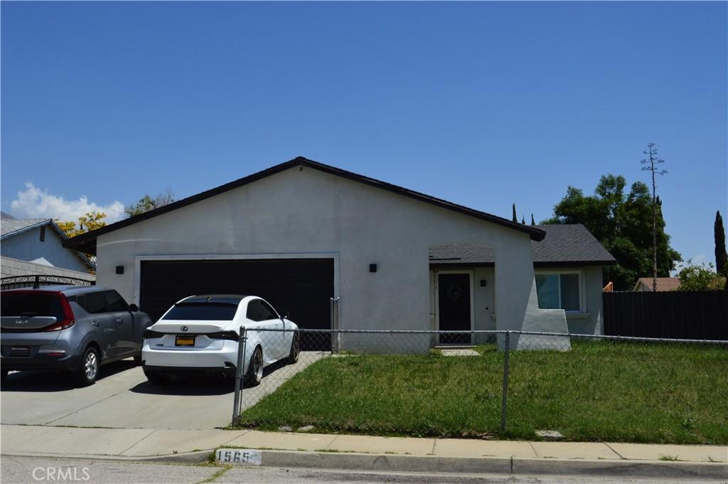 1565 Villa Ct, Highland, CA 92346 - ranch-style house featuring an attached garage, stucco siding, and concrete driveway