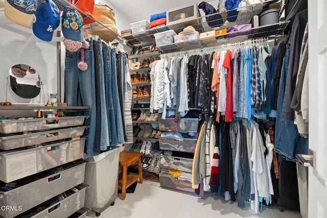 1323 Bayside Cir, Oxnard, CA 93035 - view of spacious closet