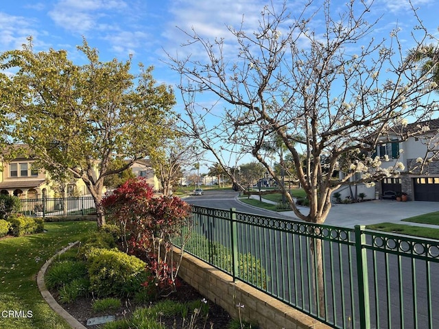 1323 Bayside Cir, Oxnard, CA 93035 - view of yard with a residential view