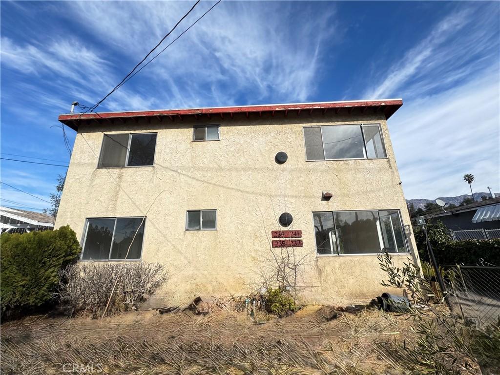 237 W Howard St, Pasadena, CA 91103 - view of side of property with fence and stucco siding