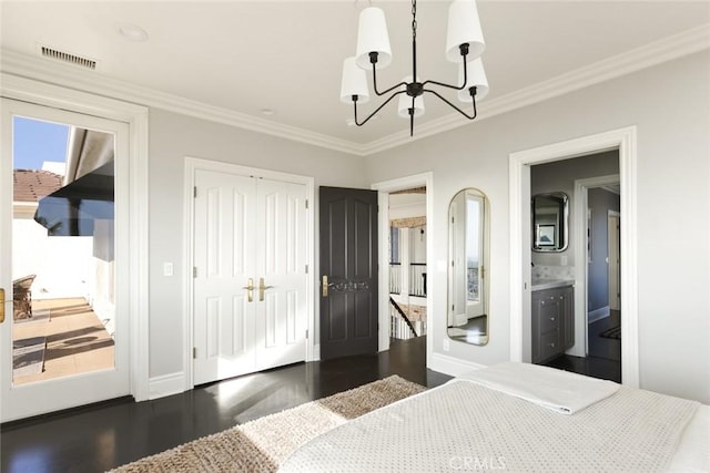 bedroom with an inviting chandelier, crown molding, visible vents, and a closet