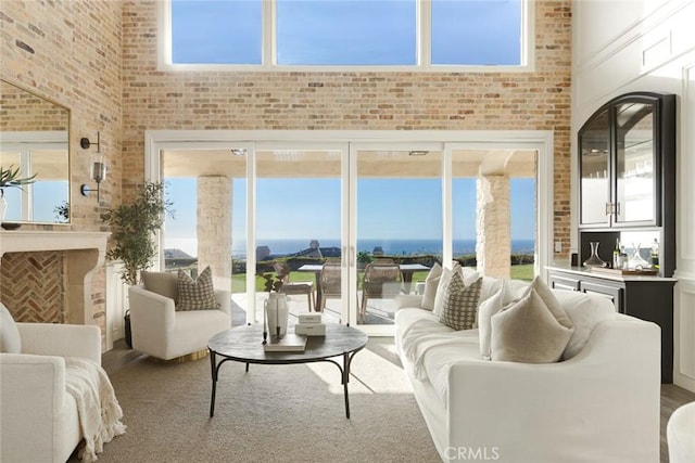 living room featuring bar, plenty of natural light, and a towering ceiling