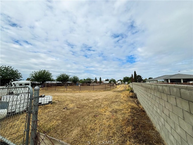 644 Whittendale St, Bakersfield, CA 93307 - view of yard with fence