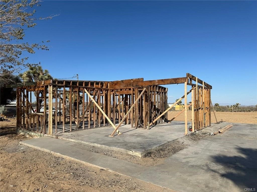 3441 Goleta, Yucca Valley, CA 98224 - exterior space