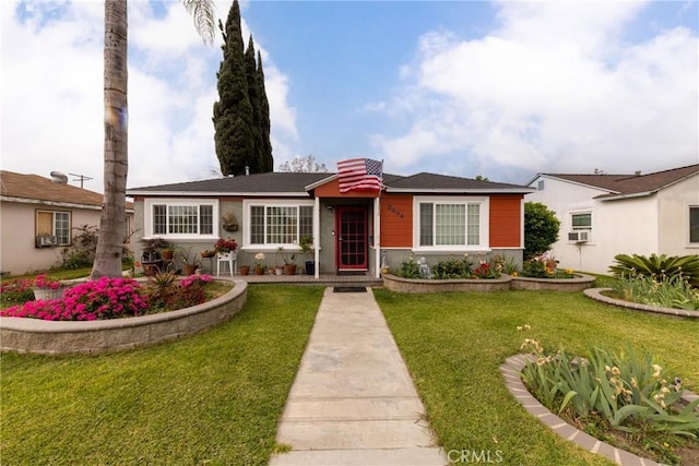 view of front of property with a front yard