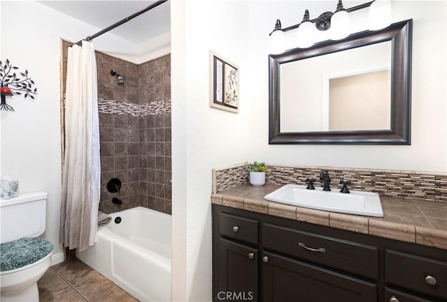 full bathroom featuring toilet, shower / bath combo, vanity, and backsplash