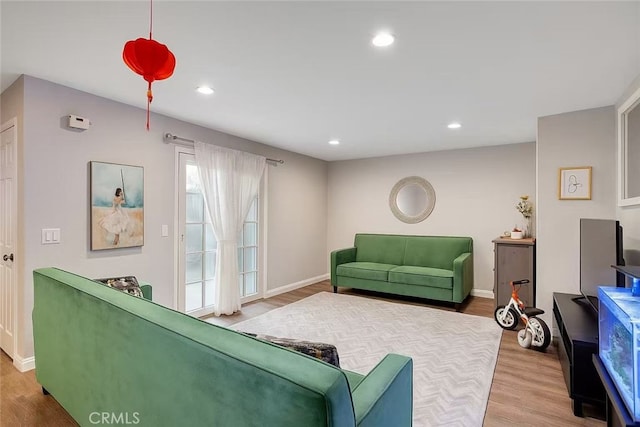 living room with baseboards, recessed lighting, and wood finished floors