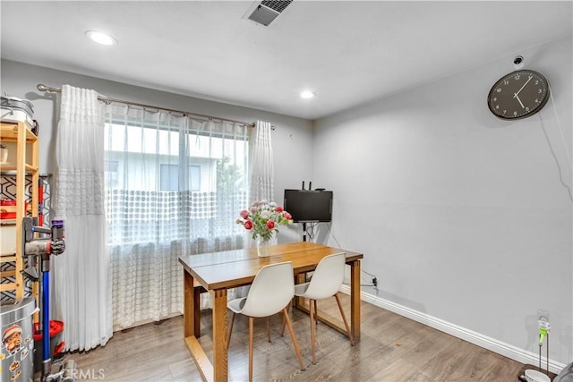 dining space featuring recessed lighting, baseboards, visible vents, and wood finished floors