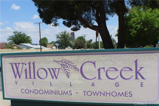 view of community / neighborhood sign