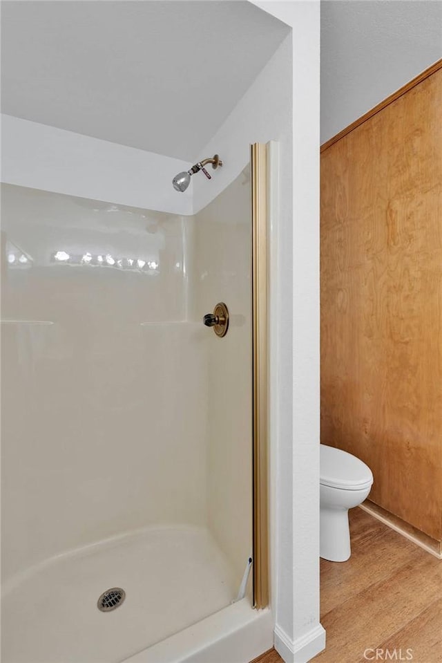 61652 Pueblo Trl, Joshua Tree, CA 92252 - bathroom featuring a stall shower, toilet, and wood finished floors