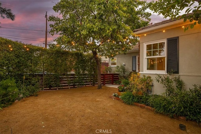516 S Sparks St S, Burbank, CA 91506 - yard at dusk with fence