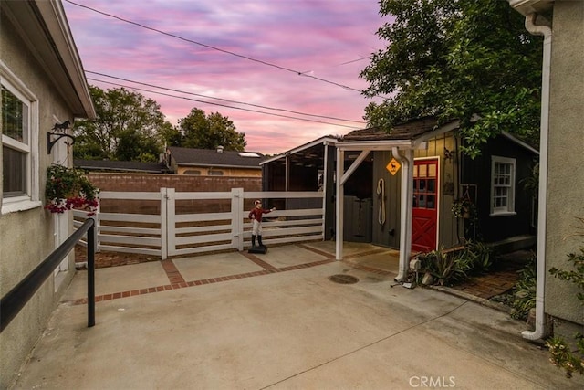 516 S Sparks St S, Burbank, CA 91506 - view of patio featuring fence