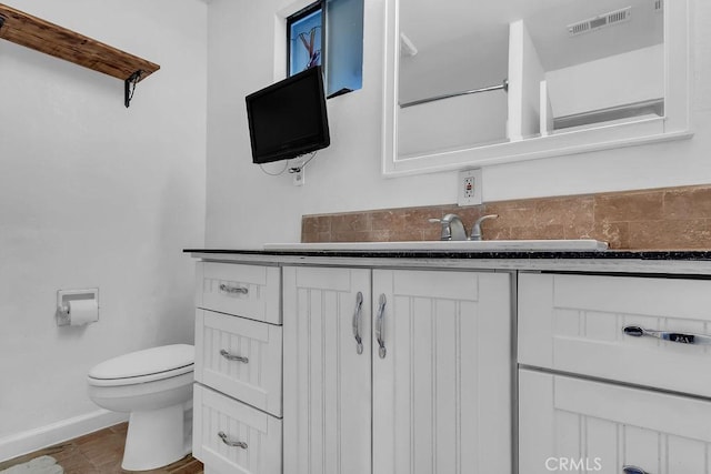 583 Arbula Dr, Crestline, CA 92325 - bathroom with toilet, vanity, and baseboards