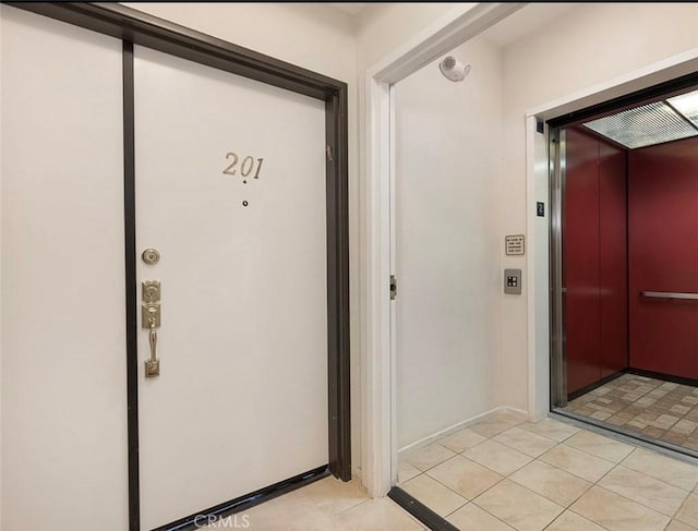 property entrance with elevator
