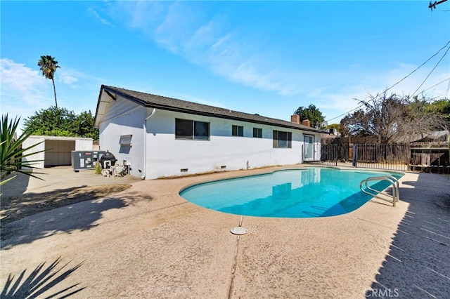 2738 S Fairway Ct, Visalia, CA 93277 - view of pool featuring a patio area, a fenced in pool, and fence