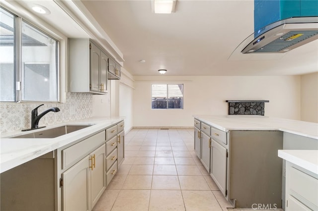 2738 S Fairway Ct, Visalia, CA 93277 - kitchen featuring a sink, tasteful backsplash, exhaust hood, light tile patterned flooring, and gray cabinetry