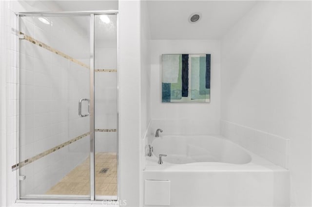 71 Nature, Irvine, CA 92620 - full bath with a garden tub and a stall shower