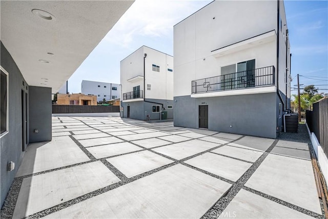648 N Boyle Ave, Los Angeles, CA 90033 - view of patio featuring fence