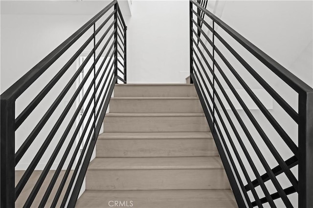 648 N Boyle Ave, Los Angeles, CA 90033 - view of staircase