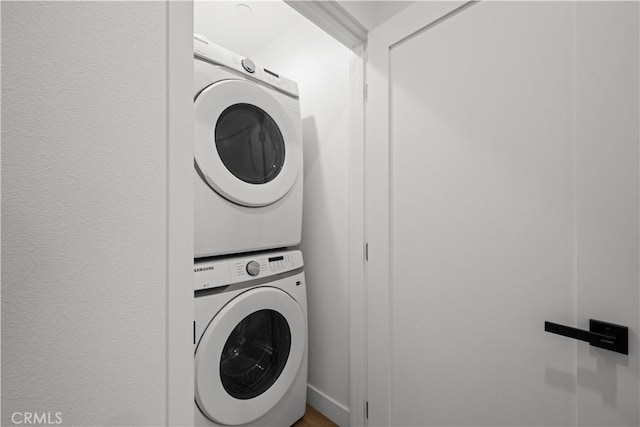 648 N Boyle Ave, Los Angeles, CA 90033 - clothes washing area with laundry area and stacked washer / dryer