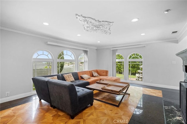 7980 Hollywood Way, Sun Valley, CA 91352 - living area with baseboards, a healthy amount of sunlight, and recessed lighting