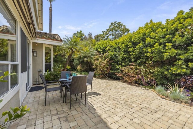 2113 Doral Ct, Oxnard, CA 93036 - view of patio with outdoor dining area