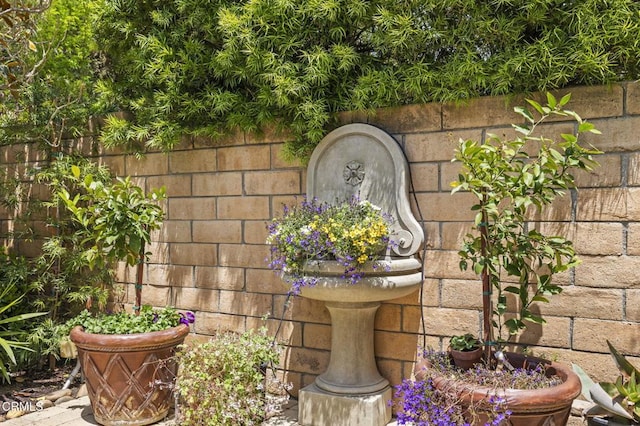 2113 Doral Ct, Oxnard, CA 93036 - details featuring fence