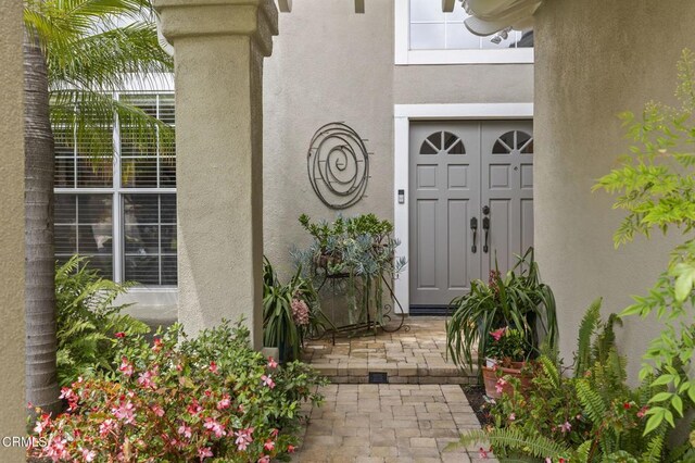 2113 Doral Ct, Oxnard, CA 93036 - property entrance with stucco siding