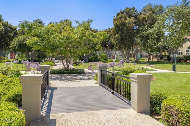 2113 Doral Ct, Oxnard, CA 93036 - view of property's community featuring a yard