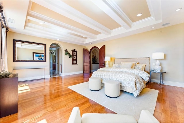 bedroom featuring wood finished floors, visible vents, recessed lighting, arched walkways, and baseboards