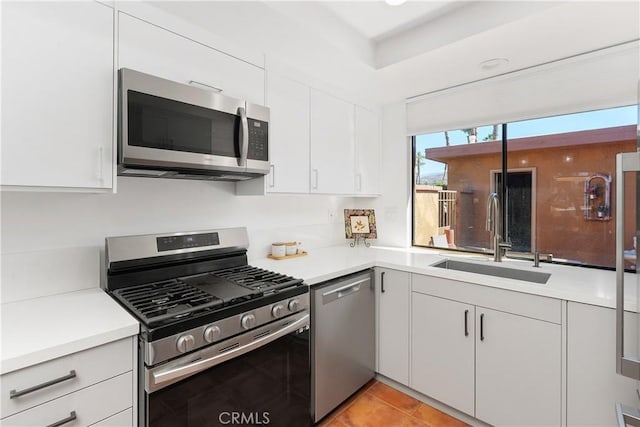 1 Valencia Dr, Rancho Mirage, CA 92270 - kitchen featuring stainless steel appliances, a sink, light countertops, and white cabinets