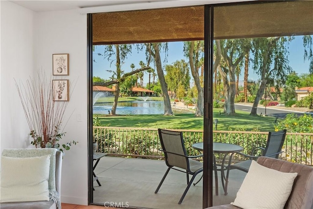1 Valencia Dr, Rancho Mirage, CA 92270 - sunroom with a water view