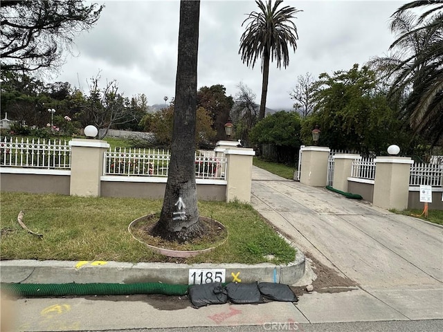 1185 E Altadena Dr, Altadena, CA 91001