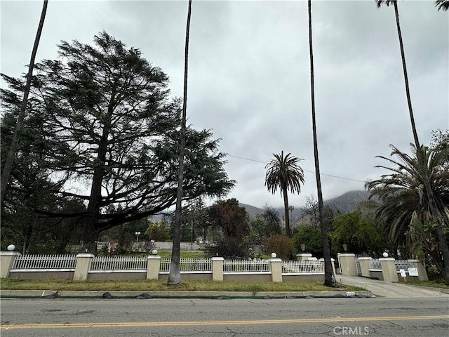 1185 E Altadena Dr, Altadena, CA 91001