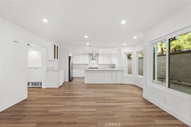 16 Encina, Irvine, CA 92620 - unfurnished living room with a sink, light wood finished floors, baseboards, and recessed lighting