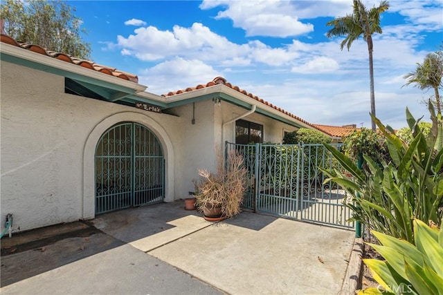 2918 Los Campos Dr, Fallbrook, CA 92028 - view of gate